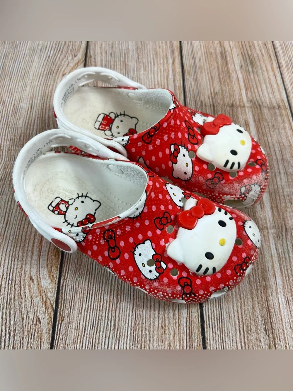 Hello Kitty Crocs Classic Clog Kids Children’s Size 12 Red White Sanrio